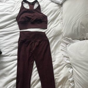 alo yoga / workout matching set (top and leggings)